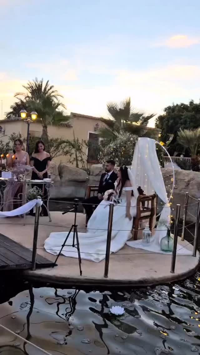 🤍✨ Boda de Samuel y Rocío ✨🤍

Dos espacios para acompañar uno de los días más especiales de sus vidas. 💍 La Llum acogió la ceremonia y el cóctel de Samuel y Rocío, y la terraza Edén fue el lugar elegido para disfrutar de la cena. 🌿🥂

Un día para celebrar el amor, compartir la alegría con sus seres queridos y brindar por todos los momentos que les esperan juntos. ✨

Gracias, Samuel y Rocío, por confiar en el equipo de Mesón San Vicente para vuestro gran día. ¡Os deseamos muchísima felicidad! 🤍

#MesónSanVicente #LaLlum #TerrazaEdén #BodaSamuelYRocío #BodasConEncanto SanVicenteDelRaspeig